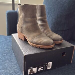 Sorel Cate Bootie- color major, size 9